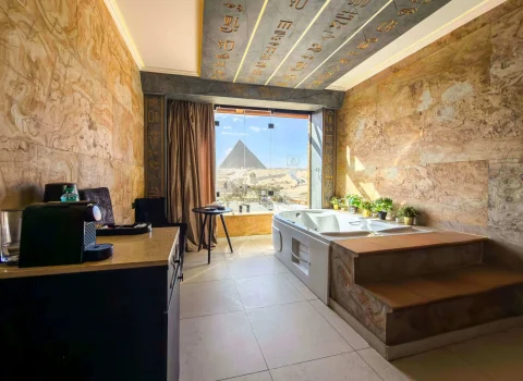 Junior Suite With A Jacuzzi and Pyramids View