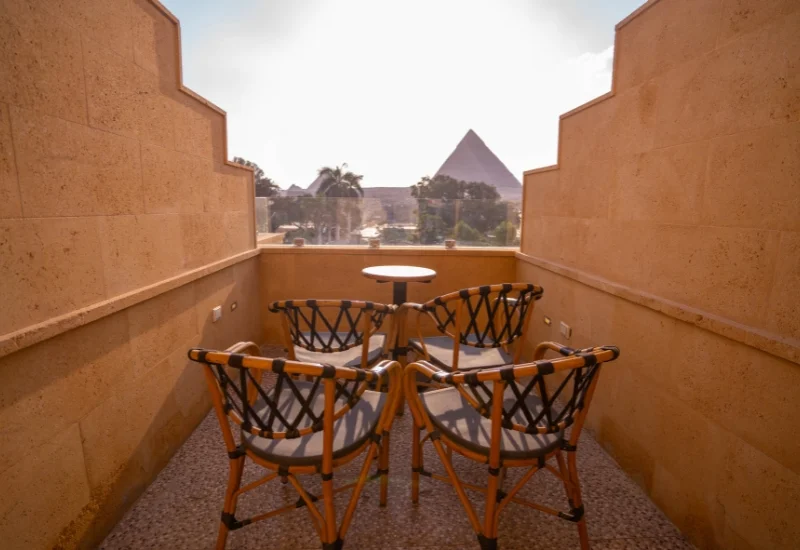 quality inn double room with Pyramids View